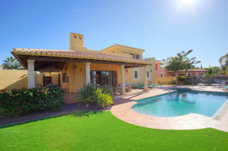 Spacious fairway frontage villas that allow for an unforgettable stay at Desert Springs Resort