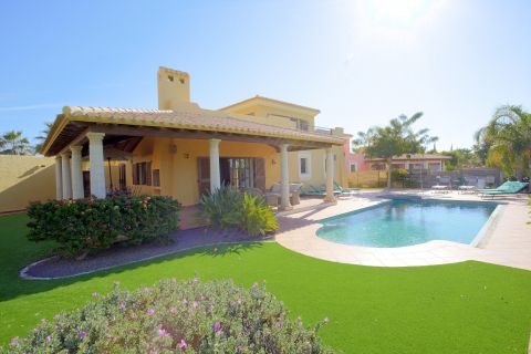 Spacious%20fairway%20frontage%20villas%20that%20allow%20for%20an%20unforgettable%20stay%20at%20Desert%20Springs%20Resort.jpg