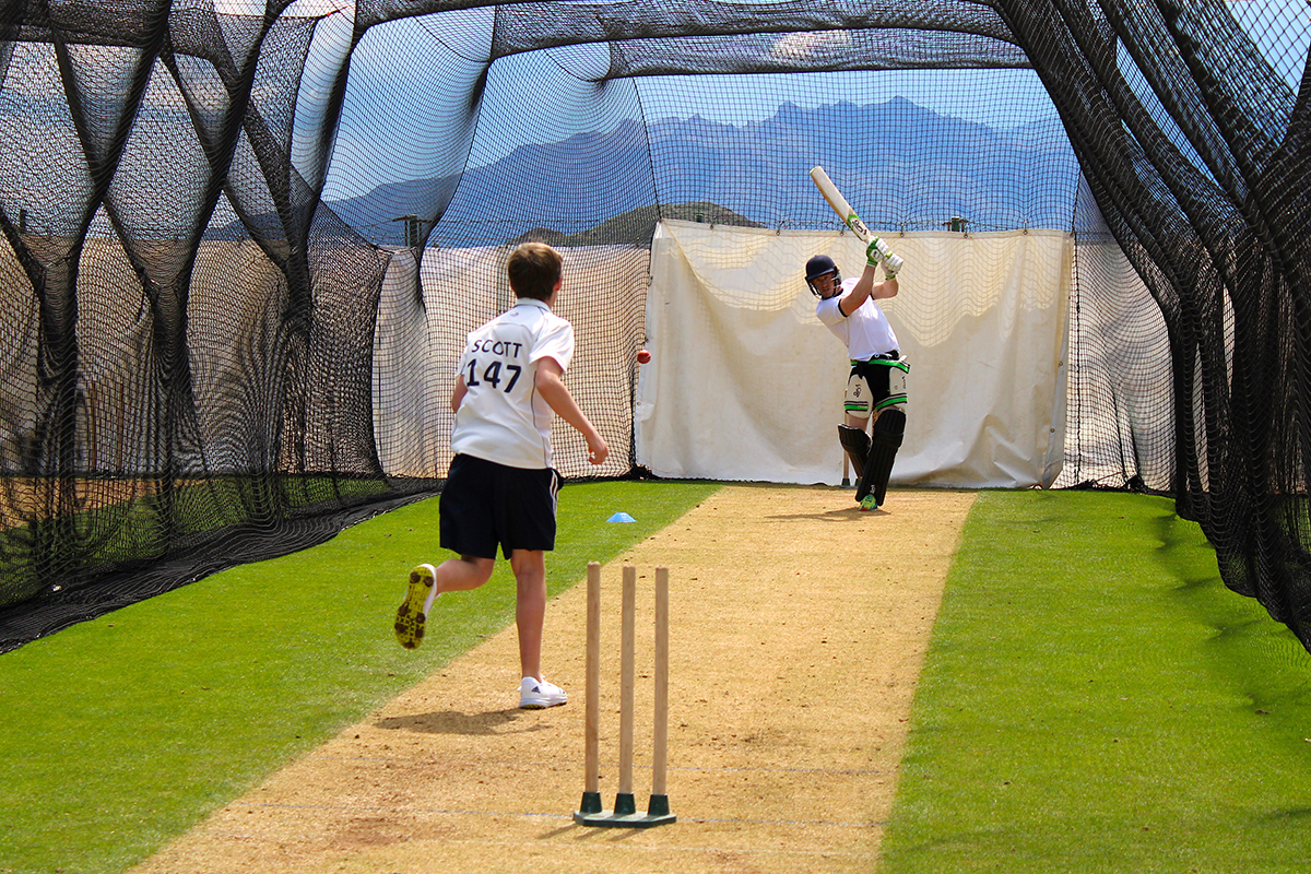 Escuela Ludgrove en el campo de críquet acreditado por la ICC de Desert Springs
