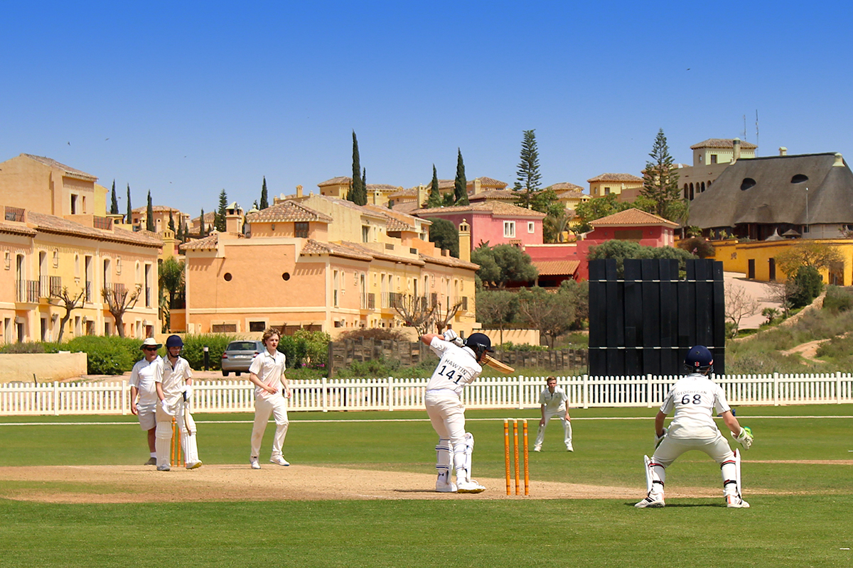 Escuela Ludgrove en el campo de críquet acreditado por la ICC de Desert Springs