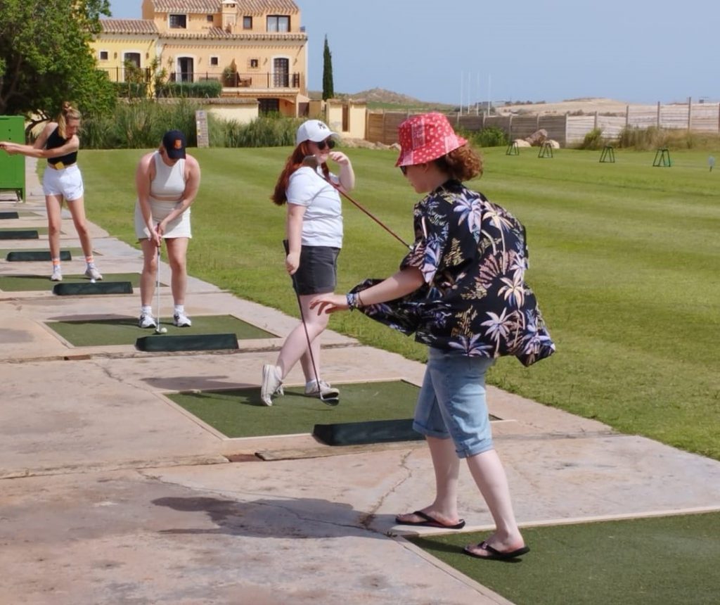 KEELE UNIVERSITY WOMEN'S CRICKET CLUB ENJOY AN INTRODUCTION TO GOLF